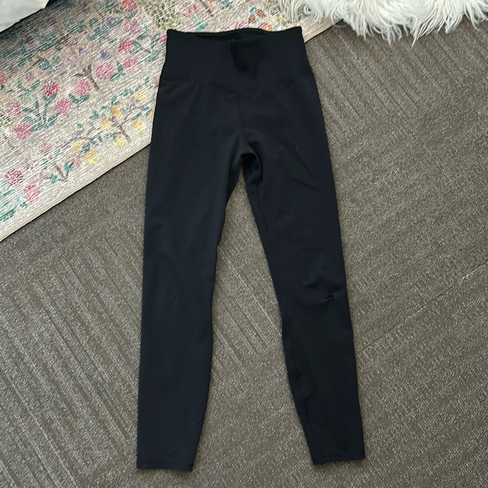 Small Vuori Rib Studio Leggings!! Sooo soft and comfy!✨🤩✨